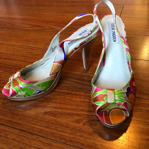Steve Madden Shoes - Steve Madden sz 7.5M floral pin-up peep toe heels